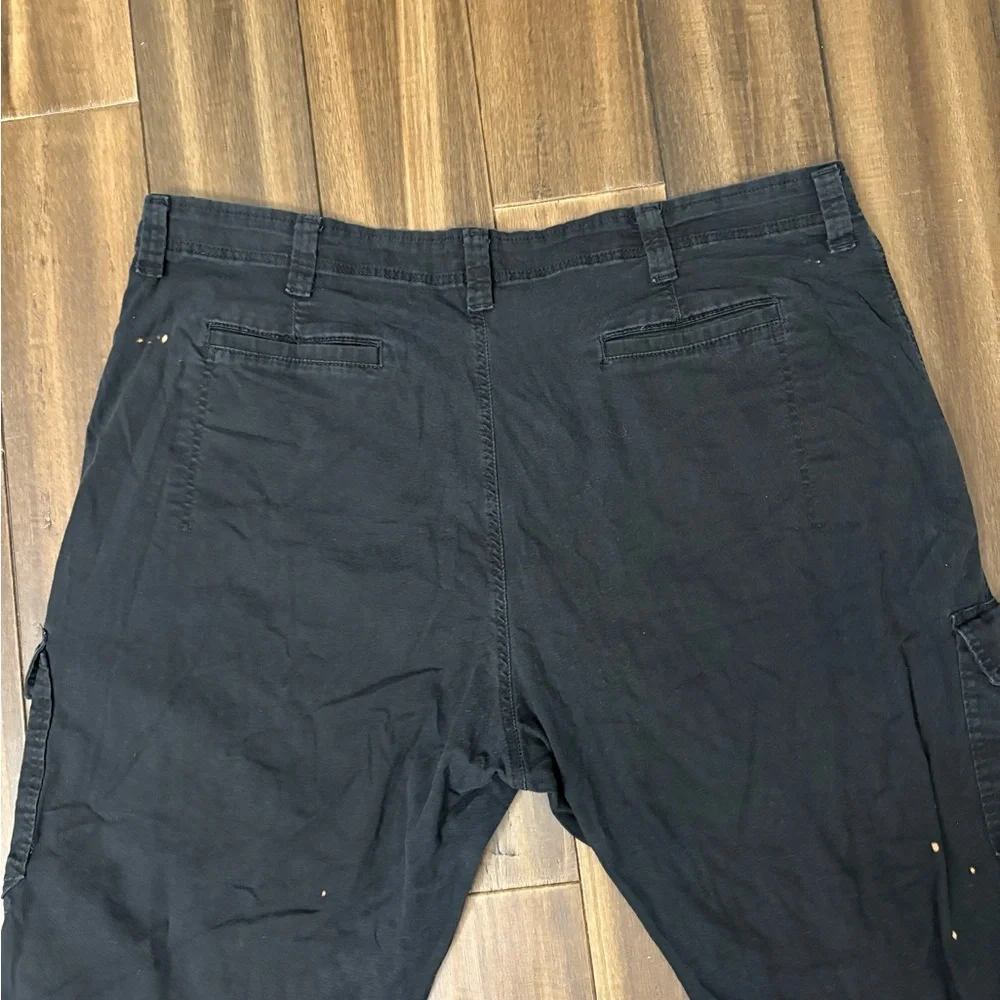 Stylish Wrangler Relaxed Fit Men's Black Cargo Pants Thrashed 44x32 Belt Loops